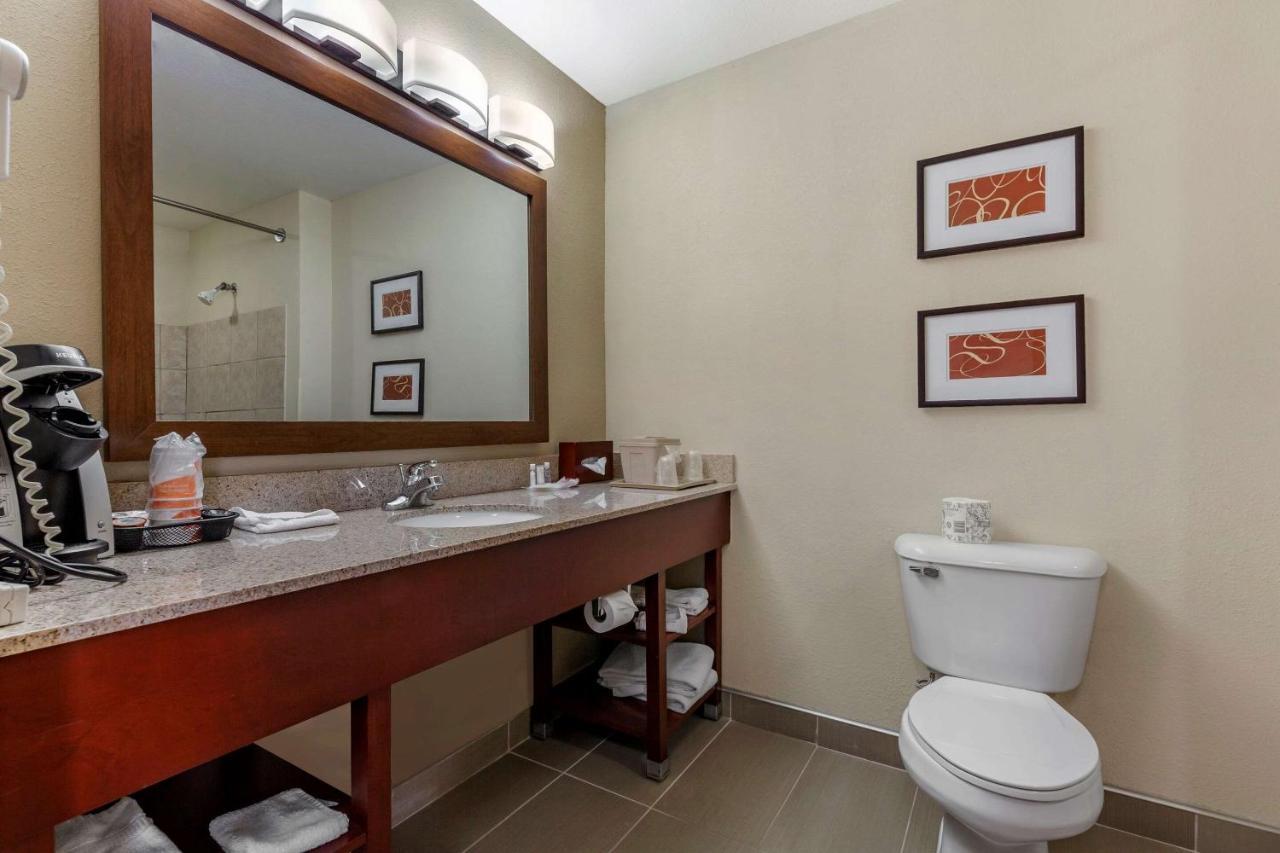 Comfort Suites Delavan - Lake Geneva Area Kültér fotó