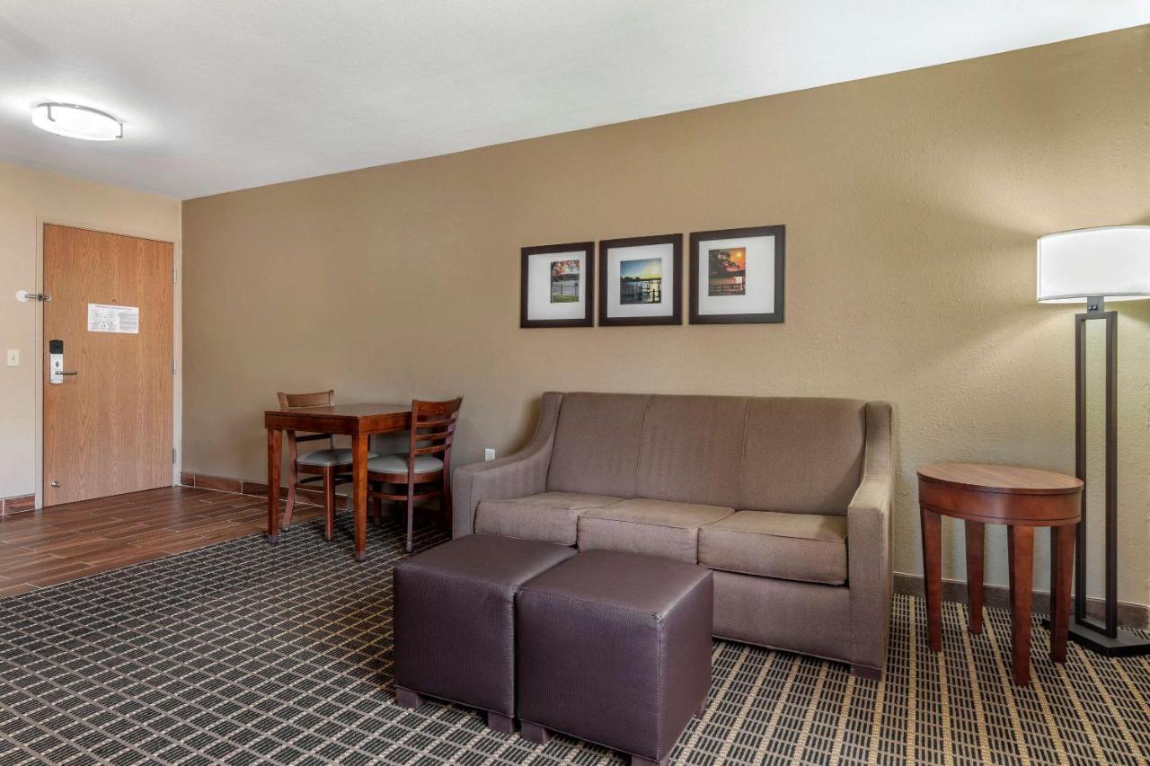 Comfort Suites Delavan - Lake Geneva Area Kültér fotó