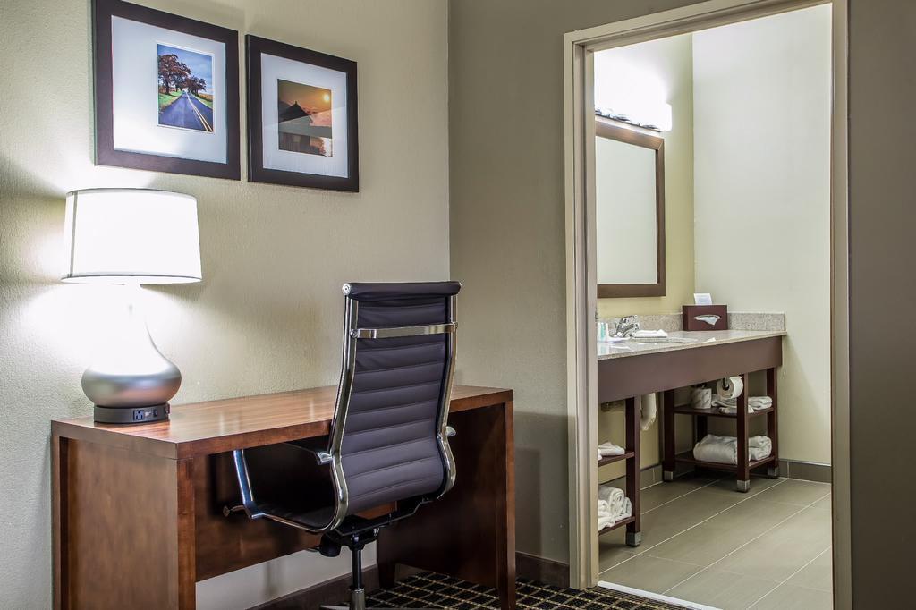Comfort Suites Delavan - Lake Geneva Area Kültér fotó
