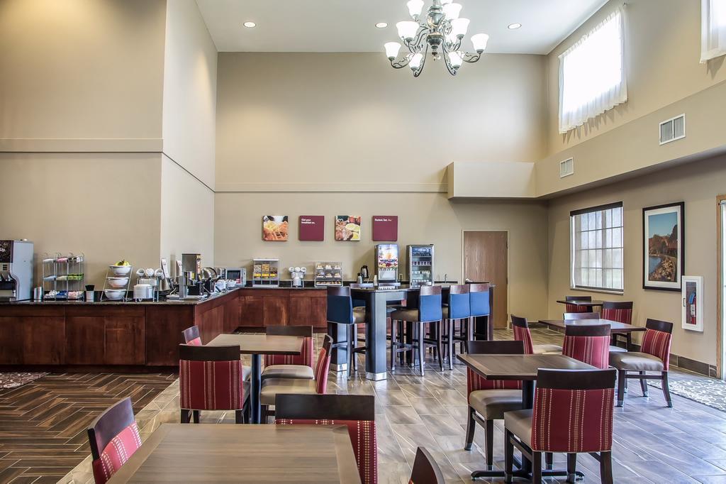 Comfort Suites Delavan - Lake Geneva Area Kültér fotó