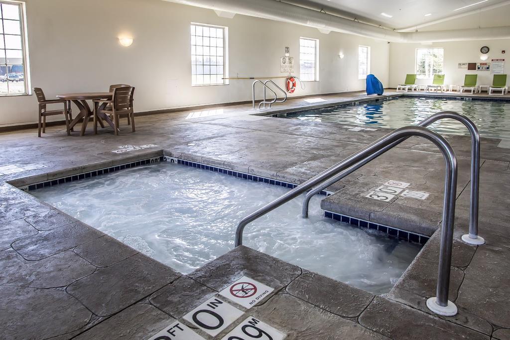 Comfort Suites Delavan - Lake Geneva Area Kültér fotó