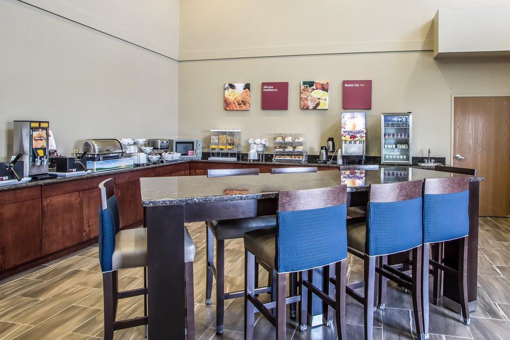 Comfort Suites Delavan - Lake Geneva Area Kültér fotó