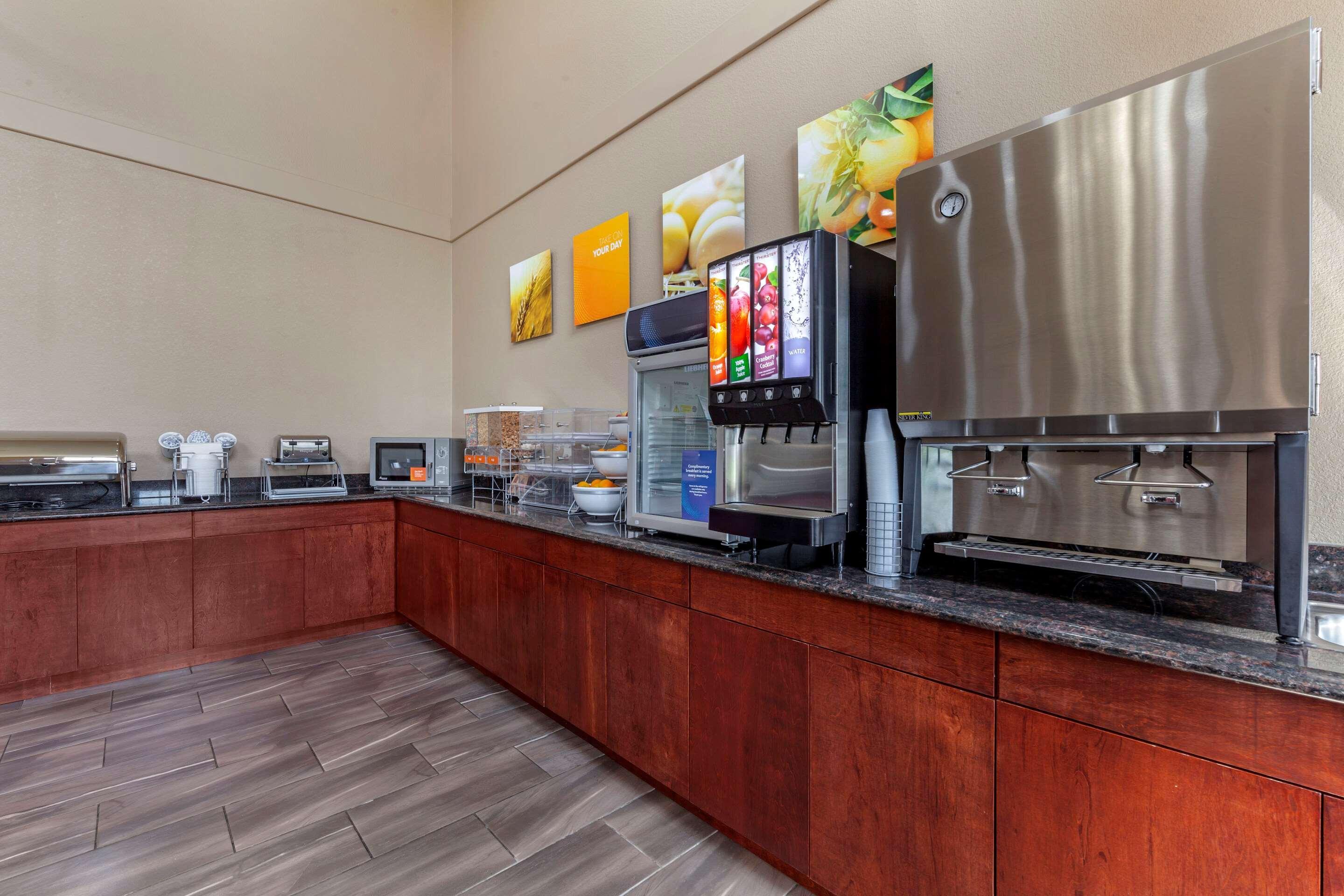 Comfort Suites Delavan - Lake Geneva Area Kültér fotó