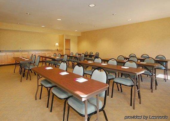Comfort Suites Delavan - Lake Geneva Area Létesítmények fotó